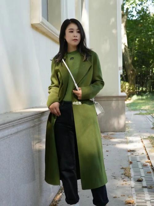 梦见绿色衣服寓意深度解析心理映射与生活指引