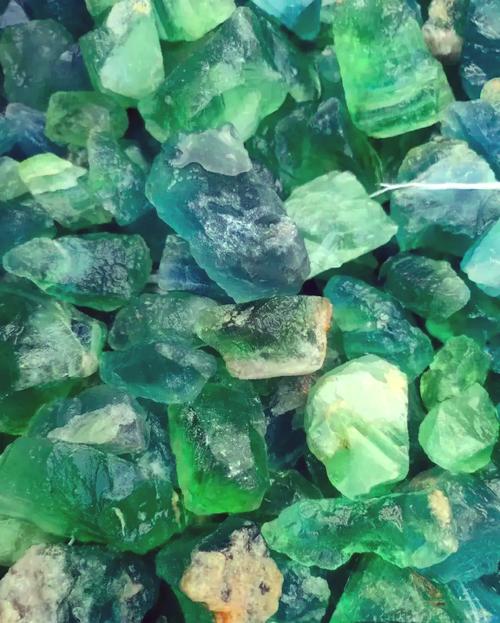 梦见矿石象征哪些启示？发现你的潜在机会与挑战！