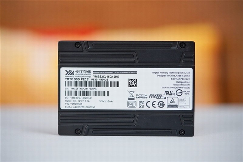 长江存储PCIe 5.0 SSD发布：首推32TB容量，性能翻倍的秘密！