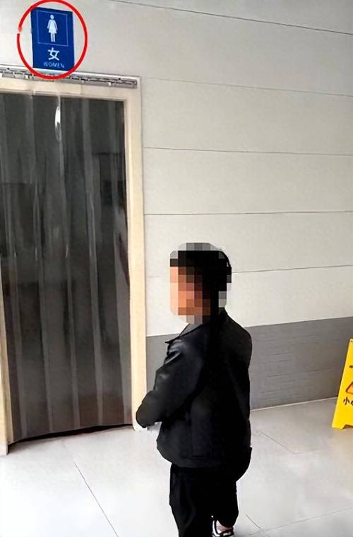 偷拍女厕男子逃跑坠楼：警方通报揭示惊人内幕
