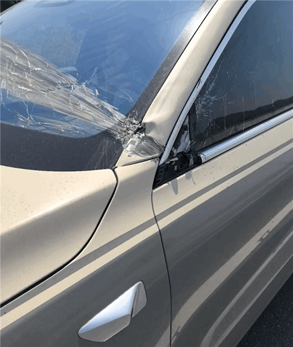 理想汽车高速上被绳子割伤前脸 高速公路:不是我们的责任