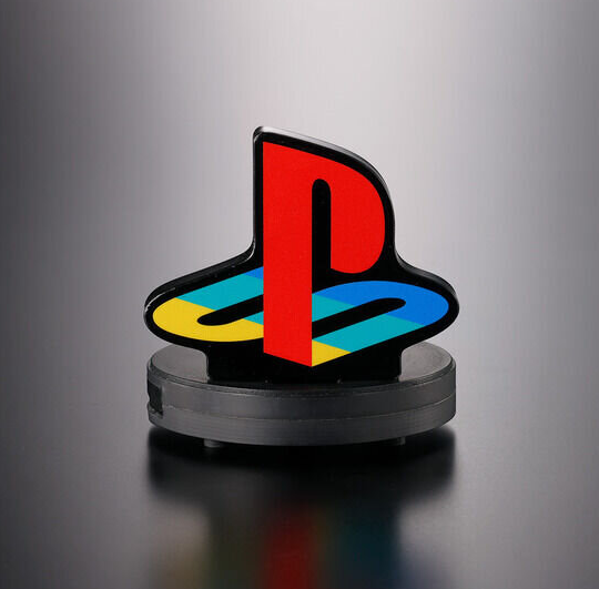 万代推出全新PS水晶立标，轻按即享经典启动音效——抢先体验游戏迷必备收藏品