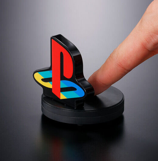 万代推出全新PS水晶立标，轻按即享经典启动音效——抢先体验游戏迷必备收藏品