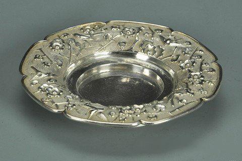 解梦梦见银盘子象征意义大揭秘及其背后5个隐藏的心理暗示