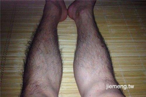 梦见腿毛的深层寓意解析，网友揭开内心隐秘情感！