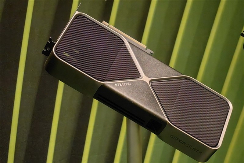 揭秘：英伟达AI GPU热销300万块，游戏卡市场为何遭冷落？