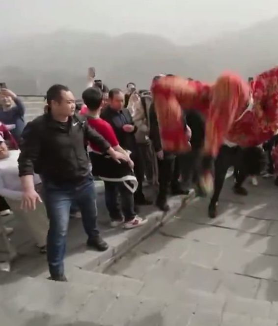 游戏翻译事故频发，甲亢哥现场反应引爆全场，原因竟是这个词？
