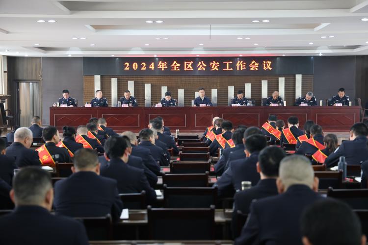 胶州市如何通过‘四个突出’实现司法行政工作的高质量发展？