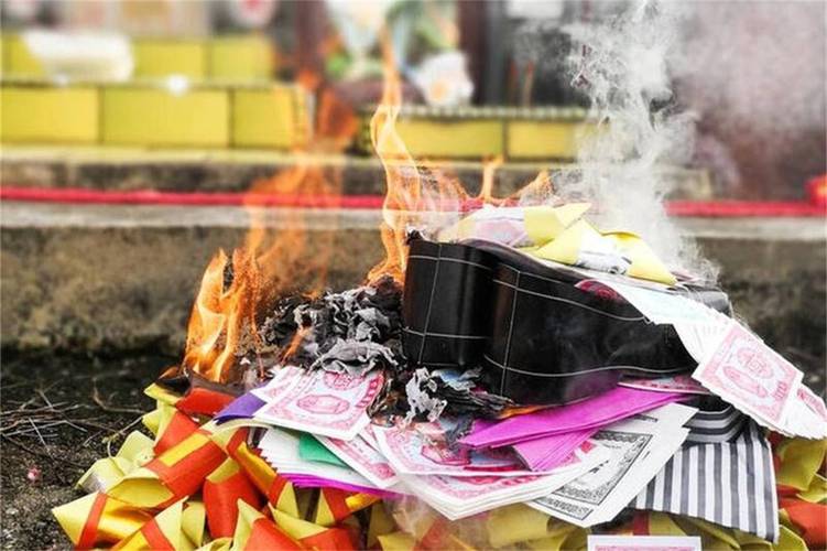 揭秘梦见冥钱的深刻含义心理解析与人生启示