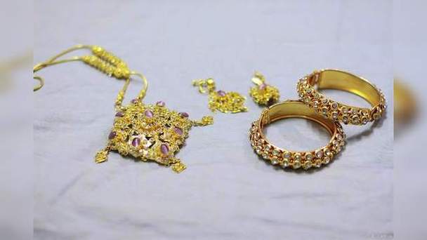 解读梦见金耳环的5大象征意义，揭示潜在情感信息