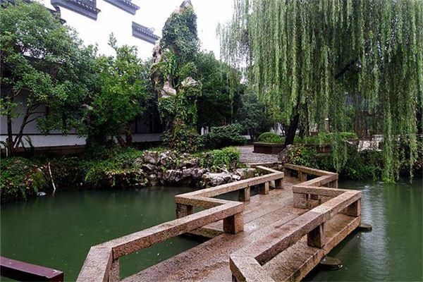揭秘梦见曲桥的8大象征意义心理专家深度解析 揭秘梦见曲桥的8大象征意义心理专家深度解析