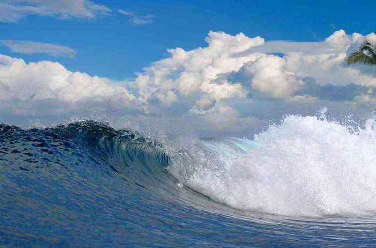 梦见波涛汹涌的5大象征意义及心理解析