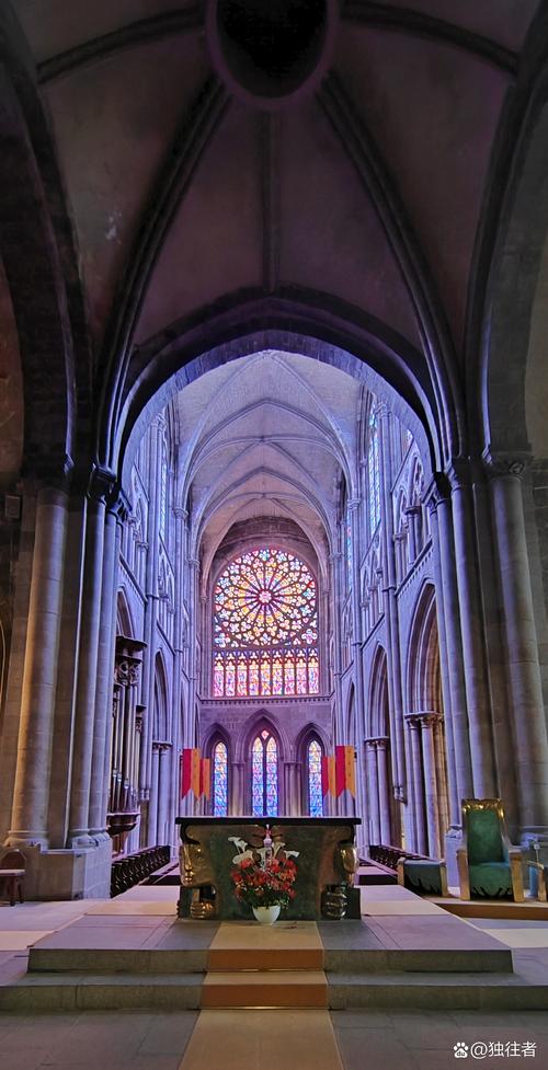 梦见大教堂意味着哪些？解读梦境中的神秘象征！