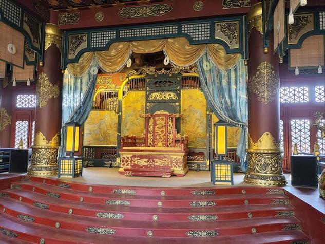 梦见皇宫预示哪些？全面解析与心理启示