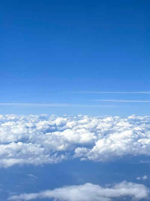 梦见在山顶俯瞰云海精神升华与内心安宁的对比分析