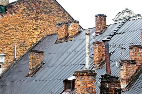 梦见屋顶破烂解析 vs 梦见新屋顶暗示哪些生活变化？