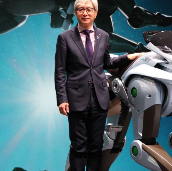 揭秘川崎重工全新四足机器人CORLEO：探索未来骑乘体验，提升您的科技见识！