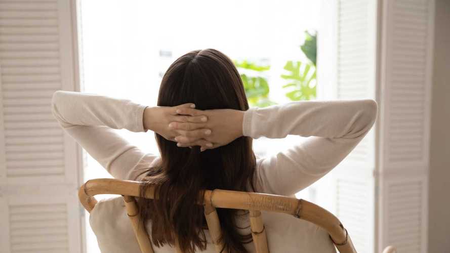 梦见女孩穿着解析，心理暗示揭示情感深度，引发内心共鸣！