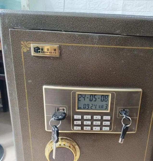 梦见保险柜象征哪些？揭秘梦境背后的深层含义！