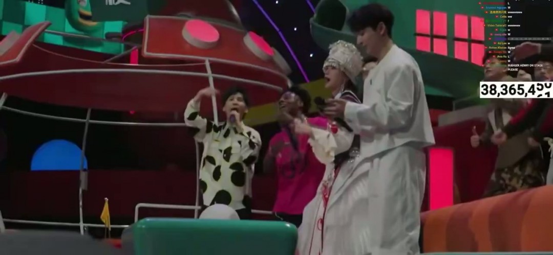 甲亢哥长沙行:你知道他如何与大张伟合唱热门曲目,并受到十位女性欢迎吗? 甲亢哥长沙行:你知道他如何与大张伟合唱热门曲目,并受到十位女性欢迎吗?