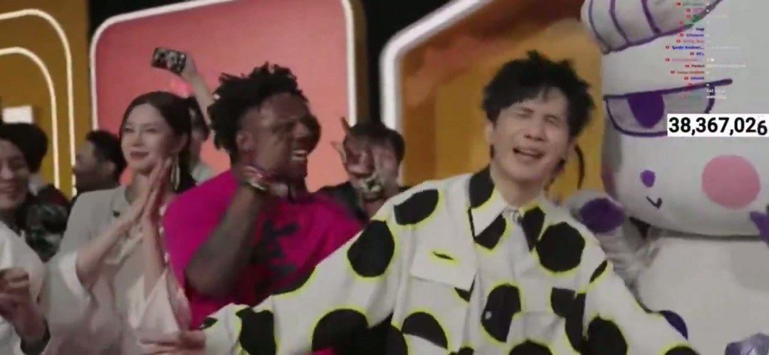 甲亢哥长沙行:你知道他如何与大张伟合唱热门曲目,并受到十位女性欢迎吗? 甲亢哥长沙行:你知道他如何与大张伟合唱热门曲目,并受到十位女性欢迎吗?