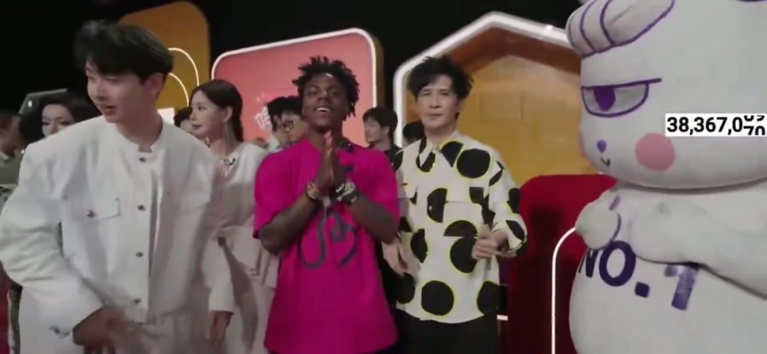 甲亢哥长沙行:你知道他如何与大张伟合唱热门曲目,并受到十位女性欢迎吗? 甲亢哥长沙行:你知道他如何与大张伟合唱热门曲目,并受到十位女性欢迎吗?