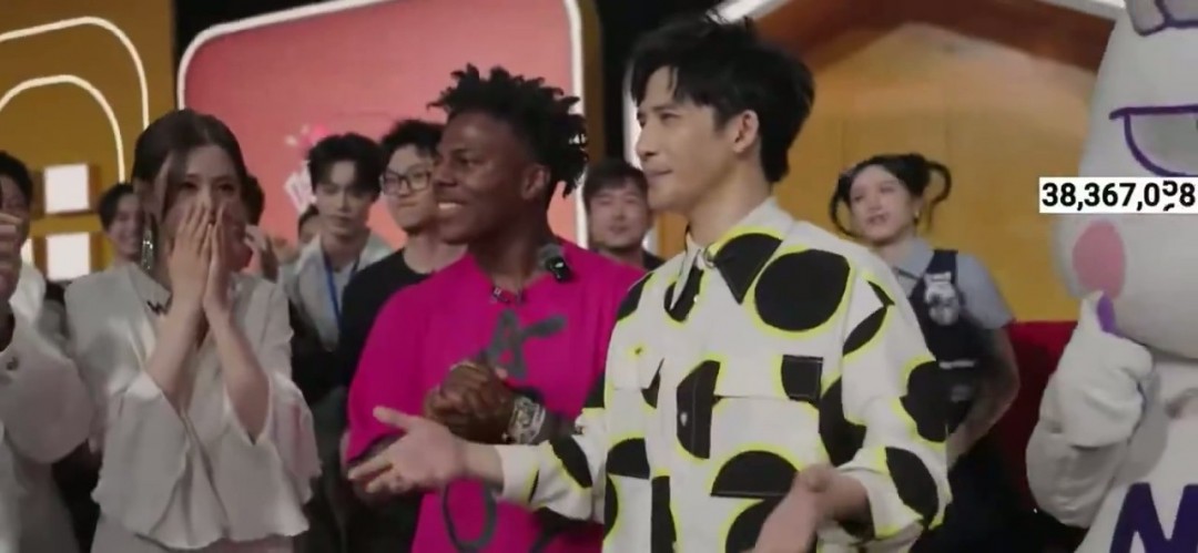 甲亢哥长沙行:你知道他如何与大张伟合唱热门曲目,并受到十位女性欢迎吗? 甲亢哥长沙行:你知道他如何与大张伟合唱热门曲目,并受到十位女性欢迎吗?