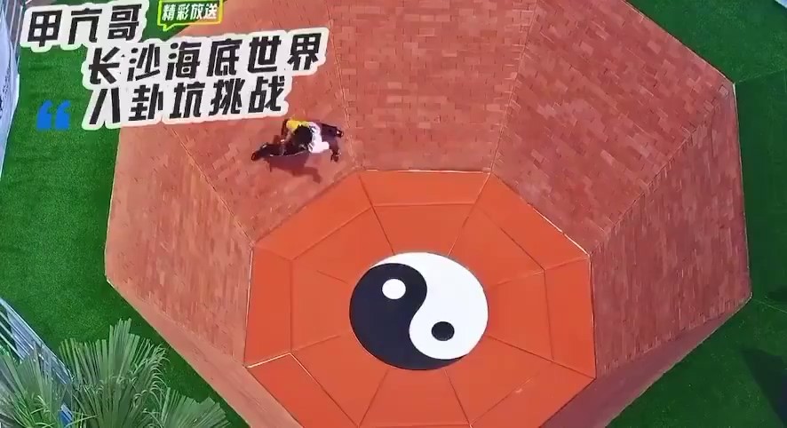 甲亢哥长沙行:你知道他如何与大张伟合唱热门曲目,并受到十位女性欢迎吗? 甲亢哥长沙行:你知道他如何与大张伟合唱热门曲目,并受到十位女性欢迎吗?