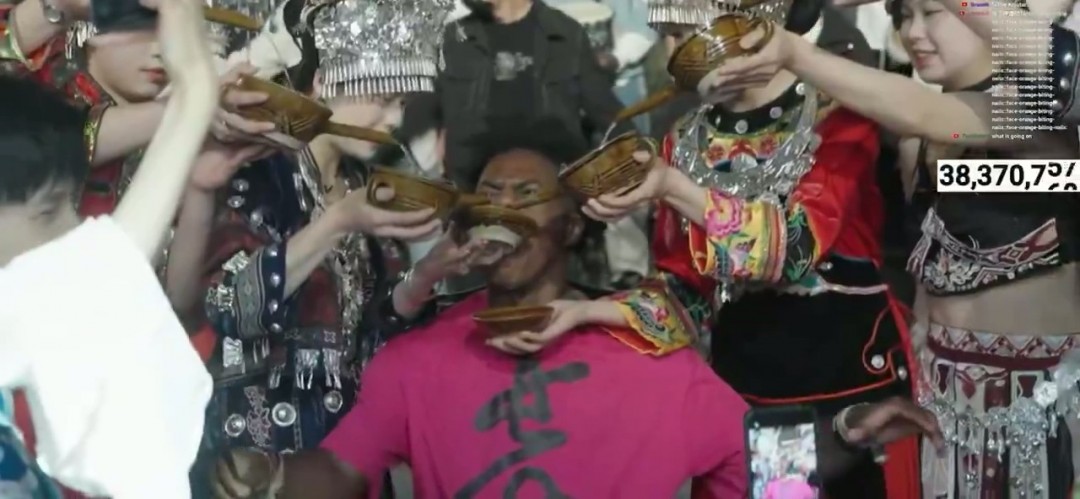 甲亢哥长沙行:你知道他如何与大张伟合唱热门曲目,并受到十位女性欢迎吗? 甲亢哥长沙行:你知道他如何与大张伟合唱热门曲目,并受到十位女性欢迎吗?