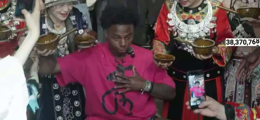 甲亢哥长沙行:你知道他如何与大张伟合唱热门曲目,并受到十位女性欢迎吗? 甲亢哥长沙行:你知道他如何与大张伟合唱热门曲目,并受到十位女性欢迎吗?