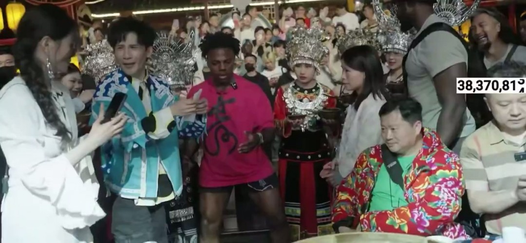 甲亢哥长沙行:你知道他如何与大张伟合唱热门曲目,并受到十位女性欢迎吗? 甲亢哥长沙行:你知道他如何与大张伟合唱热门曲目,并受到十位女性欢迎吗?