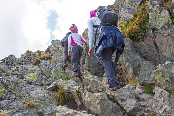 梦见登山预示着哪些?专家解读及潜在心理暗示 梦见登山预示着哪些?专家解读及潜在心理暗示