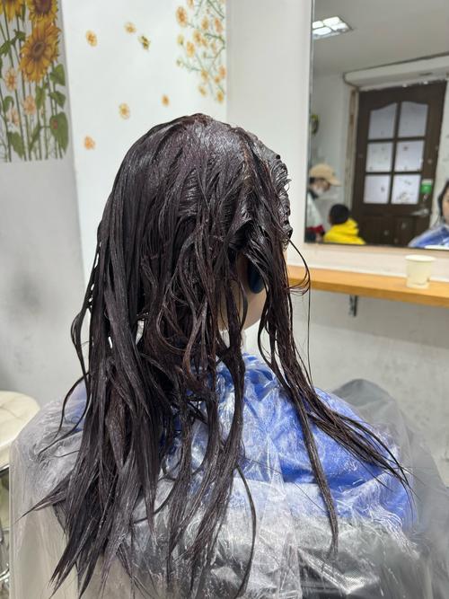 梦见染头发预示着哪些？深度解析心理暗示与生活启示