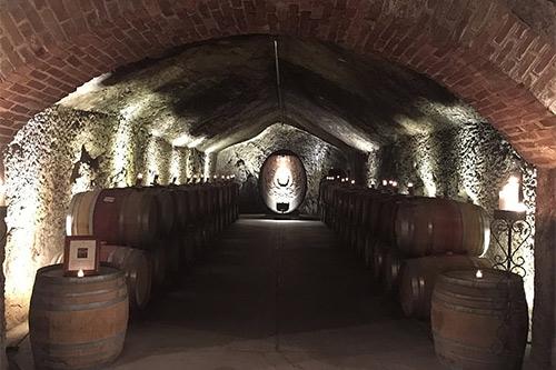 梦见葡萄酒地窖解析梦境背后隐藏的财富与机遇 梦见葡萄酒地窖解析梦境背后隐藏的财富与机遇