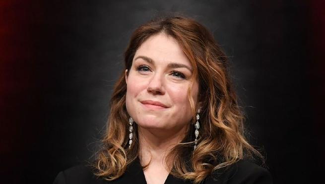 如何理解艾米莉·德奎恩的英年早逝？戛纳影后于2025年3月18日去世，留下了哪些未解之谜？