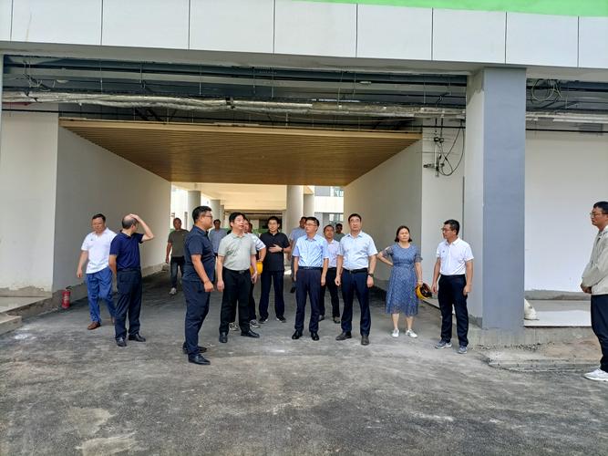 海阳市住建局如何通过外出观摩提升物业管理水平？