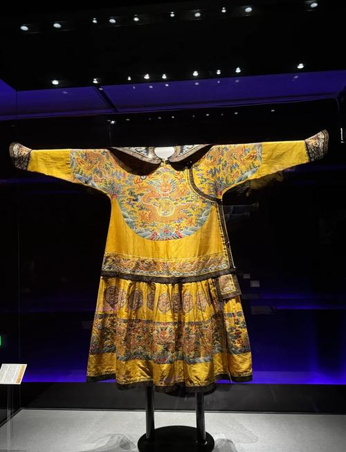 探索梦见龙袍的深刻象征意义，引发强烈情感共鸣，提高生活洞察力