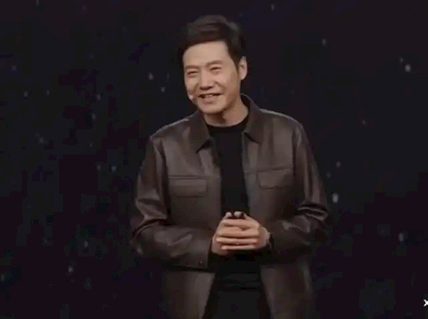 雷军同款皮衣为何热销？预售火爆竟排到下月！