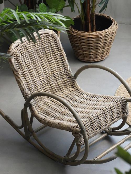 梦见摇椅预示着哪些？解读寓意与生活启示