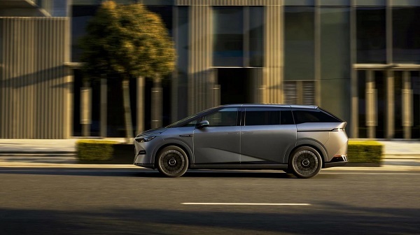 绝佳舒适体验!揭秘2025款小鹏X9预售价39.98万元的惊人秘密 绝佳舒适体验!揭秘2025款小鹏X9预售价39.98万元的惊人秘密