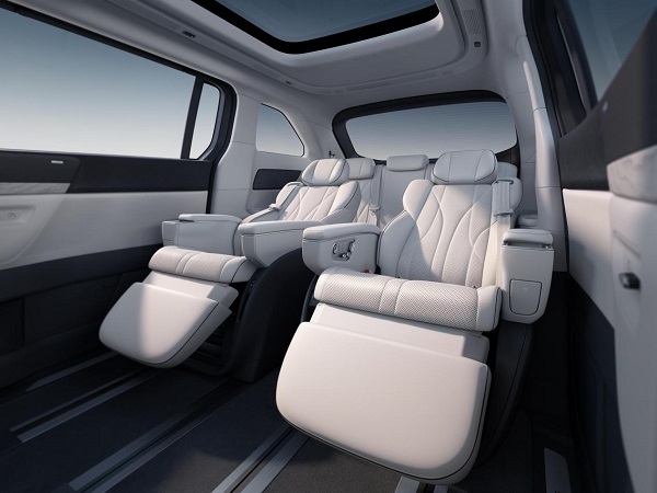 绝佳舒适体验!揭秘2025款小鹏X9预售价39.98万元的惊人秘密 绝佳舒适体验!揭秘2025款小鹏X9预售价39.98万元的惊人秘密