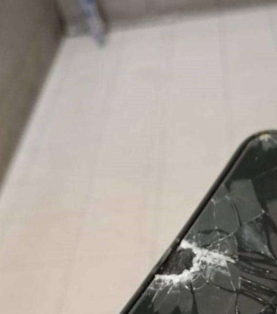 科学奇迹揭秘：小米13从33楼坠落后竟完好无损，触屏功能正常的背后秘密是什么？