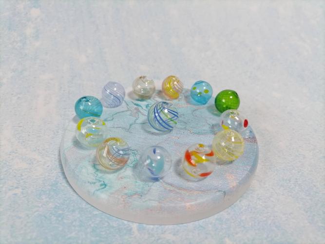 梦见玻璃球深度解析，心理启示揭示内心奥秘与生活预兆！