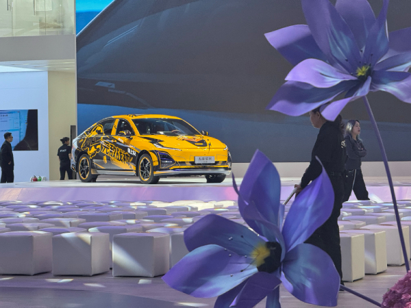 五菱星光2025款预售开启：长续航与高智能如何俘获年轻人？