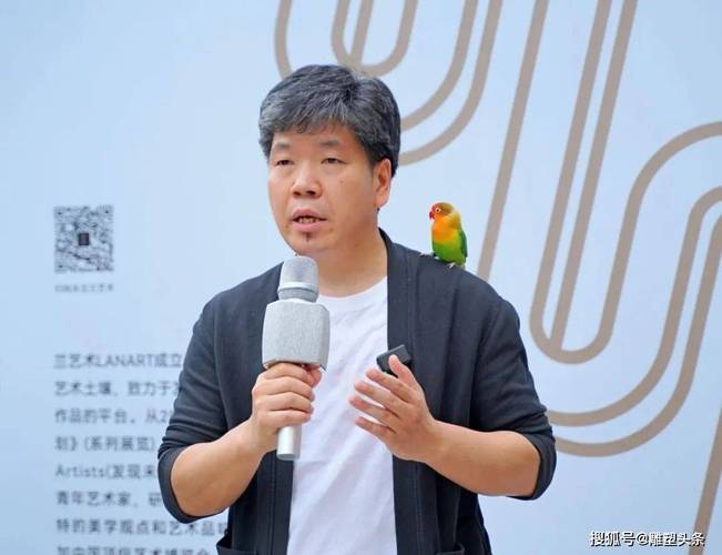 梦见雕塑家的深层象征意义独特启示引发情感共鸣，读者探索梦境背后的隐藏价值！