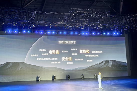 比亚迪汉L、唐L双旗舰震撼上市 | 路天喊话：BBA车主换中国领军豪车，享受创新驾驶体验！