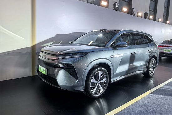 比亚迪汉L、唐L双旗舰震撼上市 | 路天喊话：BBA车主换中国领军豪车，享受创新驾驶体验！