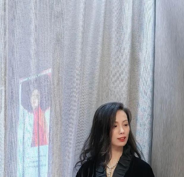 梦见丝绒衣服的深刻寓意及情感解析，引发内心共鸣！