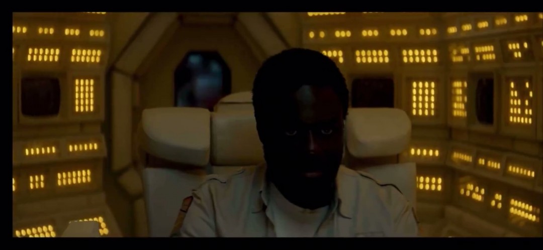 探秘异形：地球首曝片段：女船员生死一线 搞笑剧情背后隐藏生存技巧