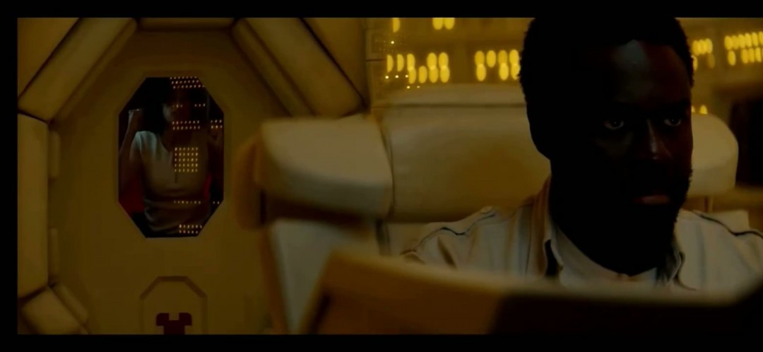 探秘异形：地球首曝片段：女船员生死一线 搞笑剧情背后隐藏生存技巧